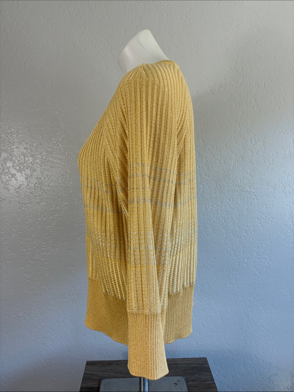 St John Gold & Silver Zip-Front Knit Sweater
Size medium - Picture 3 of 8
